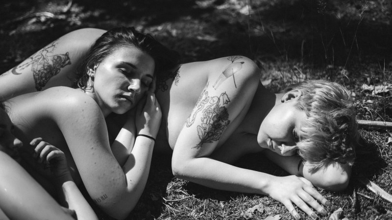 Sama, tak, lecz nie&nbsp;samotna